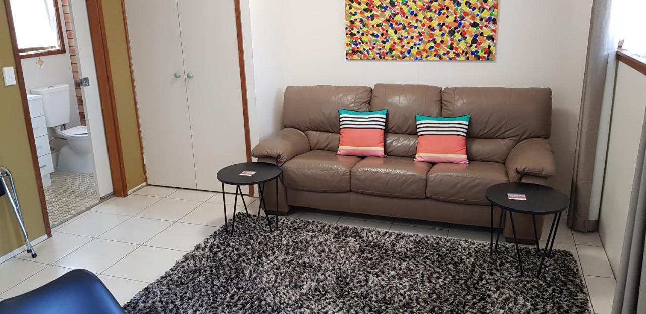 Airport - Only 300 Meters To Airport Terminal Motel 3*