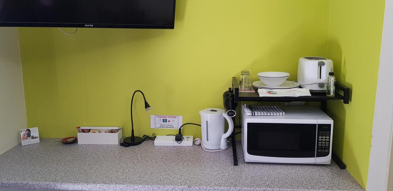 Airport - Only 300 Meters To Airport Terminal Motel 3*
