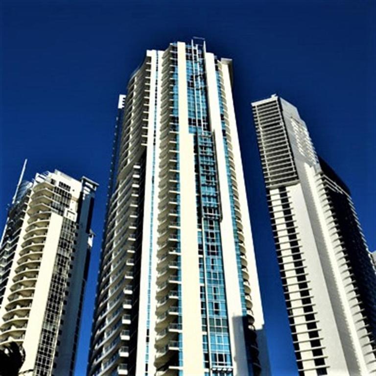 Deluxe Chevron Renaissance Apartment