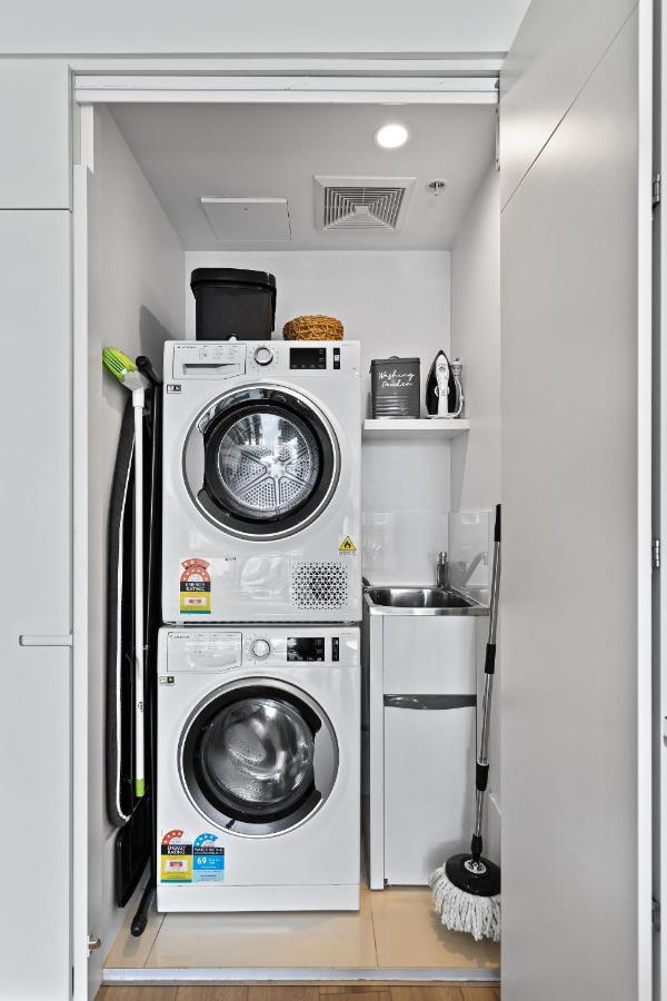 Stylish And Modern Oracle 2 Bedroom - Coasthm *