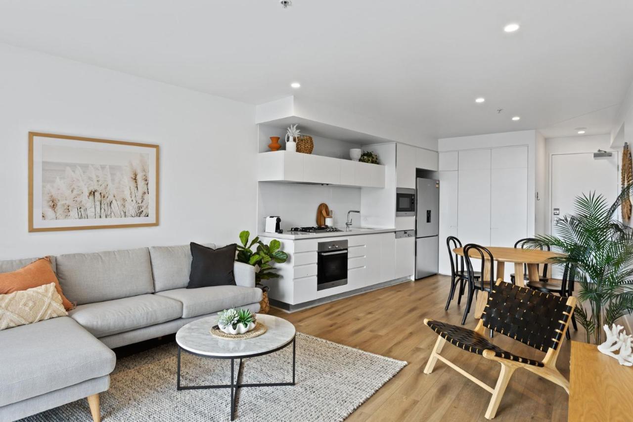 Stylish And Modern Oracle 2 Bedroom - Coasthm Gold Coast