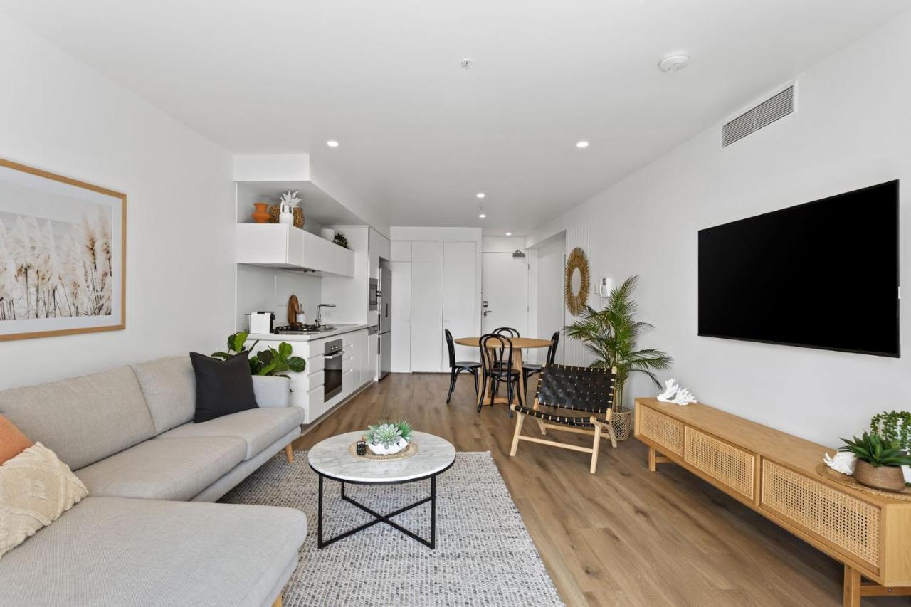 Stylish And Modern Oracle 2 Bedroom - Coasthm Gold Coast