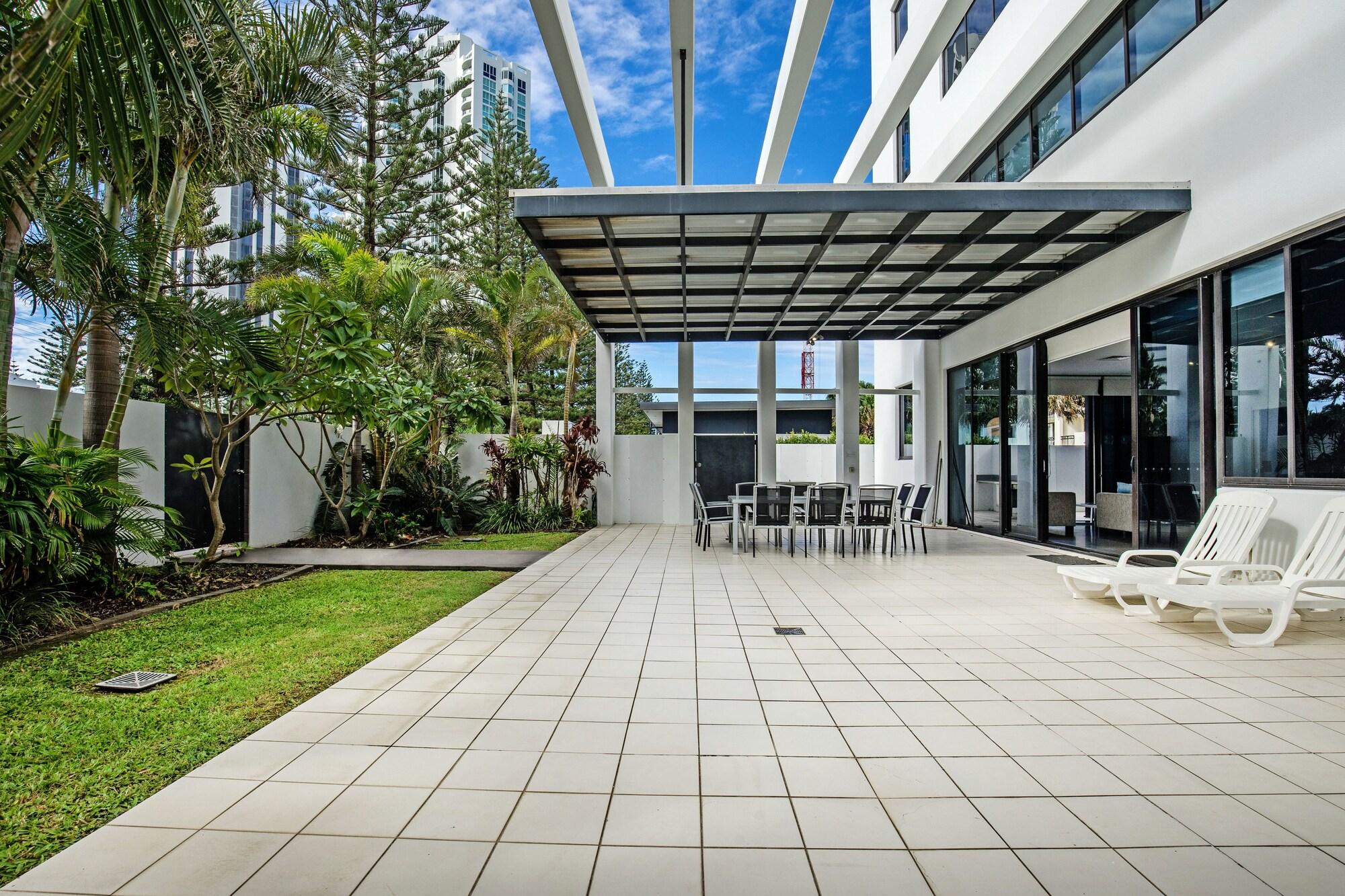 Ultra Broadbeach Resort