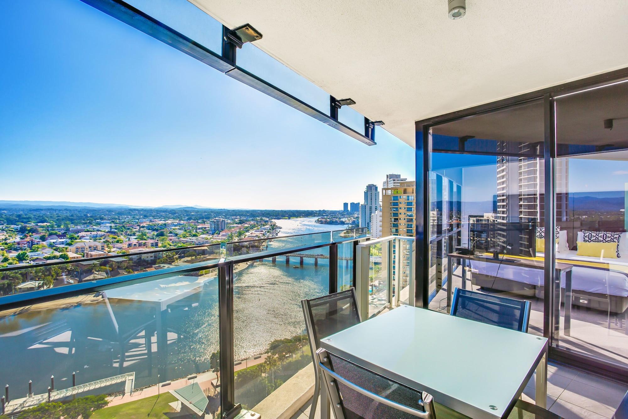 Aparthotel Mantra Circle On Cavill 4*