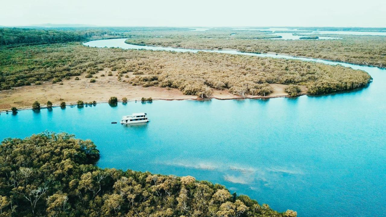 Botel Coomera Houseboats 4*