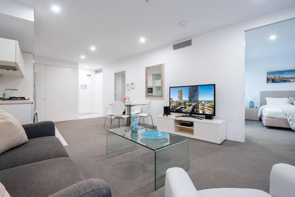 Oasis // Broadbeach Holiday home Gold Coast