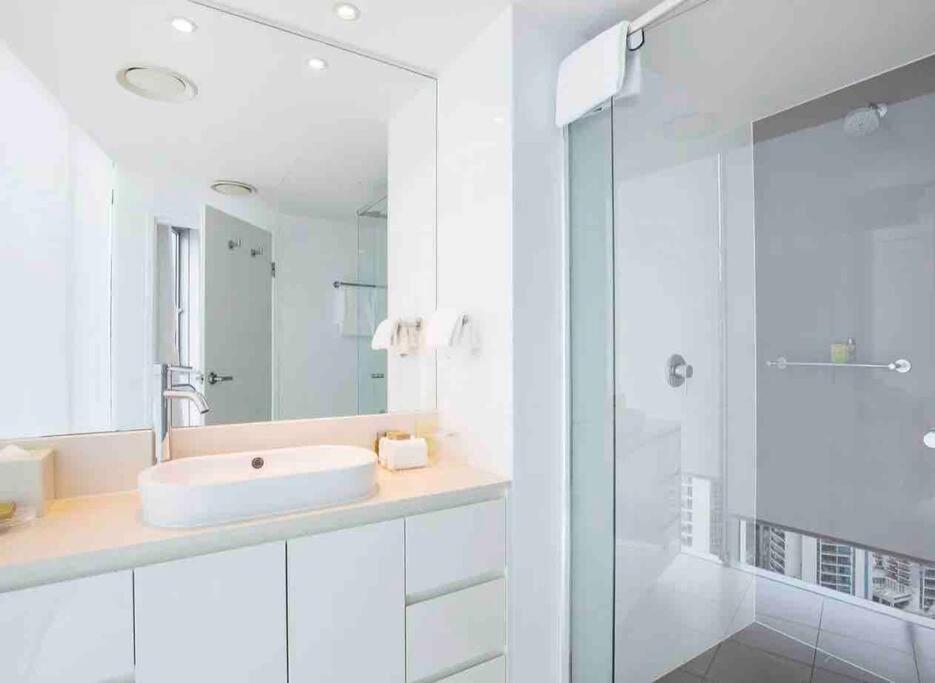 Apartment Luxury Apartment- With Water Views From Every Direction Gold Coast