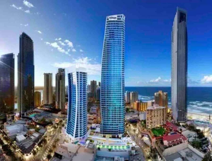 Luxury Apartment- With Water Views From Every Direction * Gold Coast