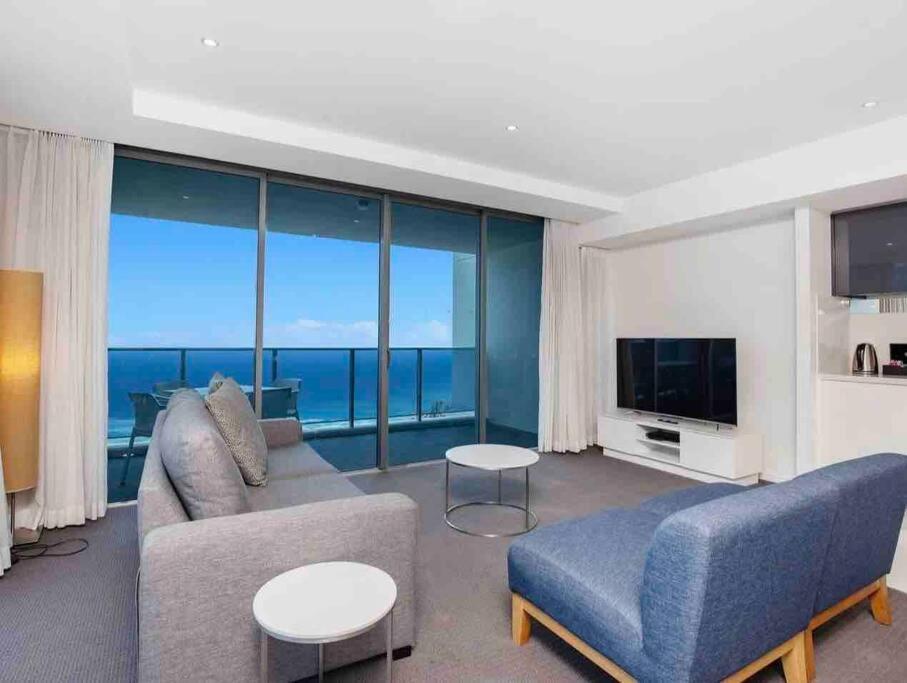 Luxury Apartment- With Water Views From Every Direction *