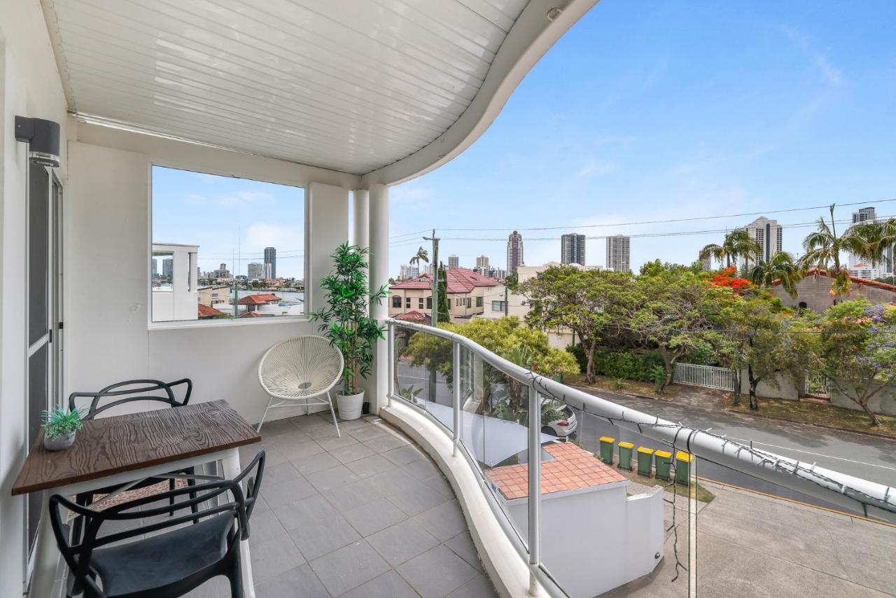 Chevron Sails Apartment Gold Coast