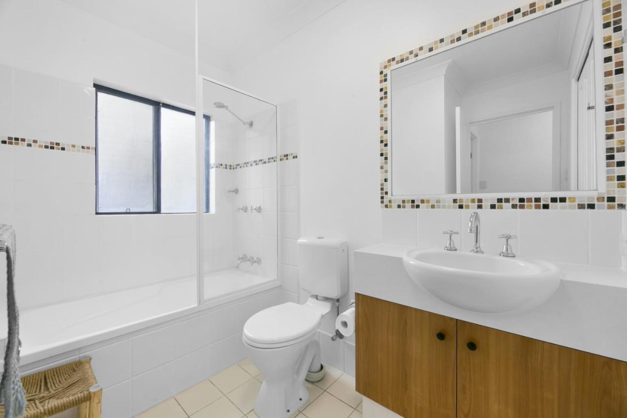 'little Mermaid' Location Walk To And Restaurants - Sleeps 4 Apartment Gold Coast