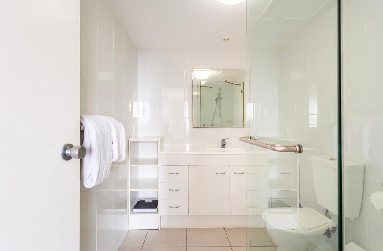 Spacious & Magnificent Views Apartment Gold Coast