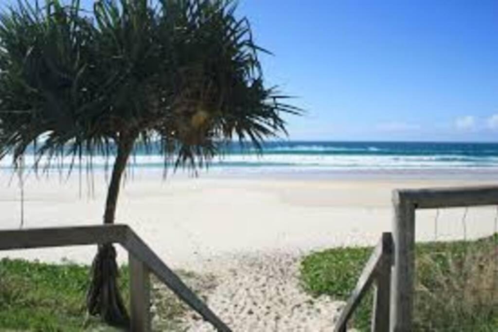 Large Tugun Modern House Minutes To The Holiday home Gold Coast