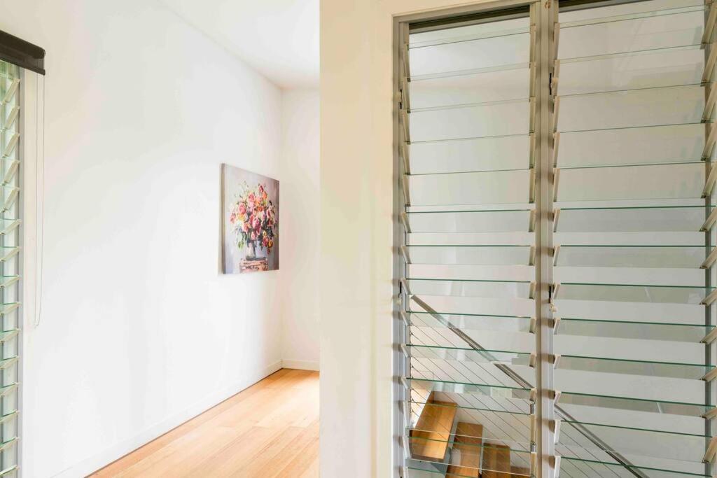 Holiday home Large Tugun Modern House Minutes To The