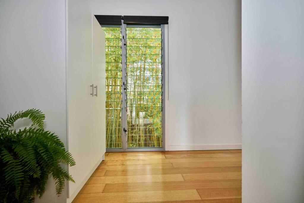 Large Tugun Modern House Minutes To The Gold Coast