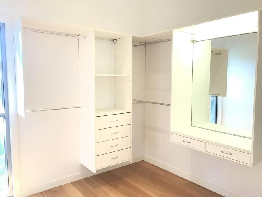 Holiday home Large Tugun Modern House Minutes To The