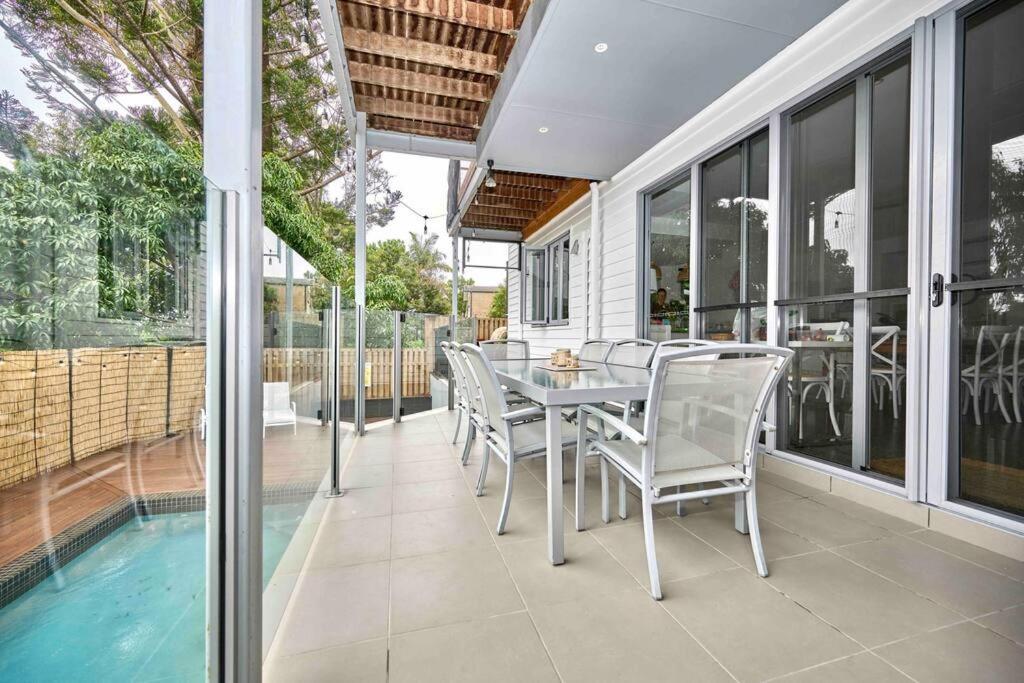 Large Tugun Modern House Minutes To The Holiday home *