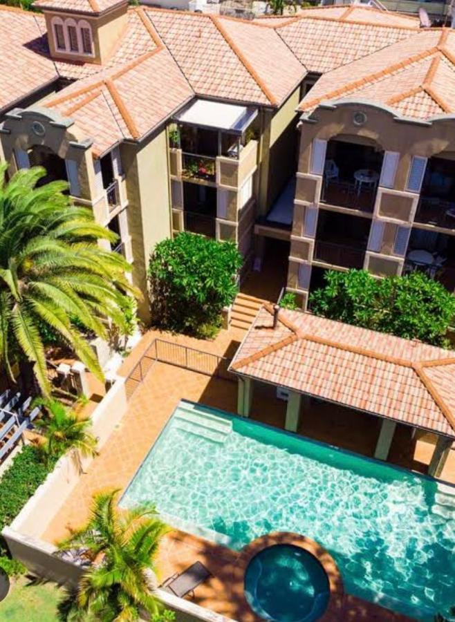 Apartment 'little Mermaid' Location Walk To And Restaurants - Sleeps 4 Gold Coast