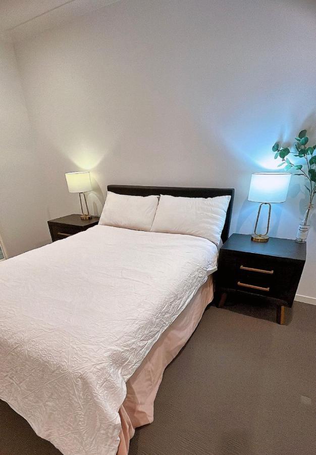 Homestay Near Helensvale Station *
