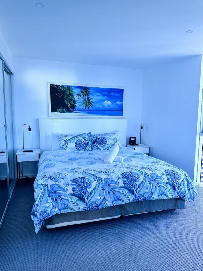Apartment Luxury Apartment- With Water Views From Every Direction