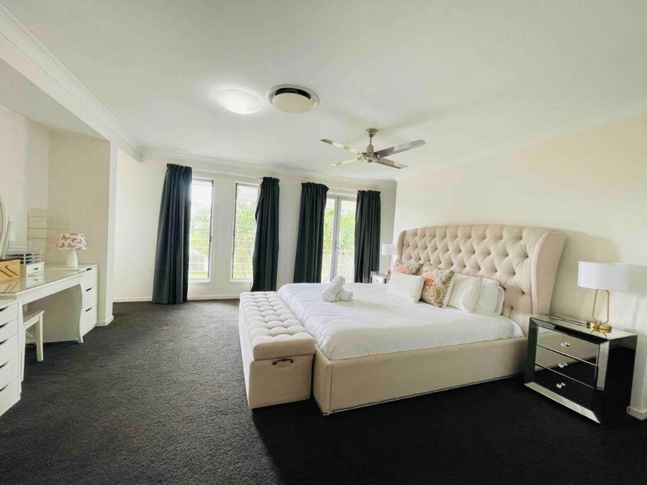 Theme Park Gateway Spacious 4bd Flamingo House * Gold Coast