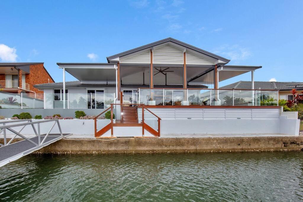 Stunning 4br House With Pool & Waterfront View Casa de férias *