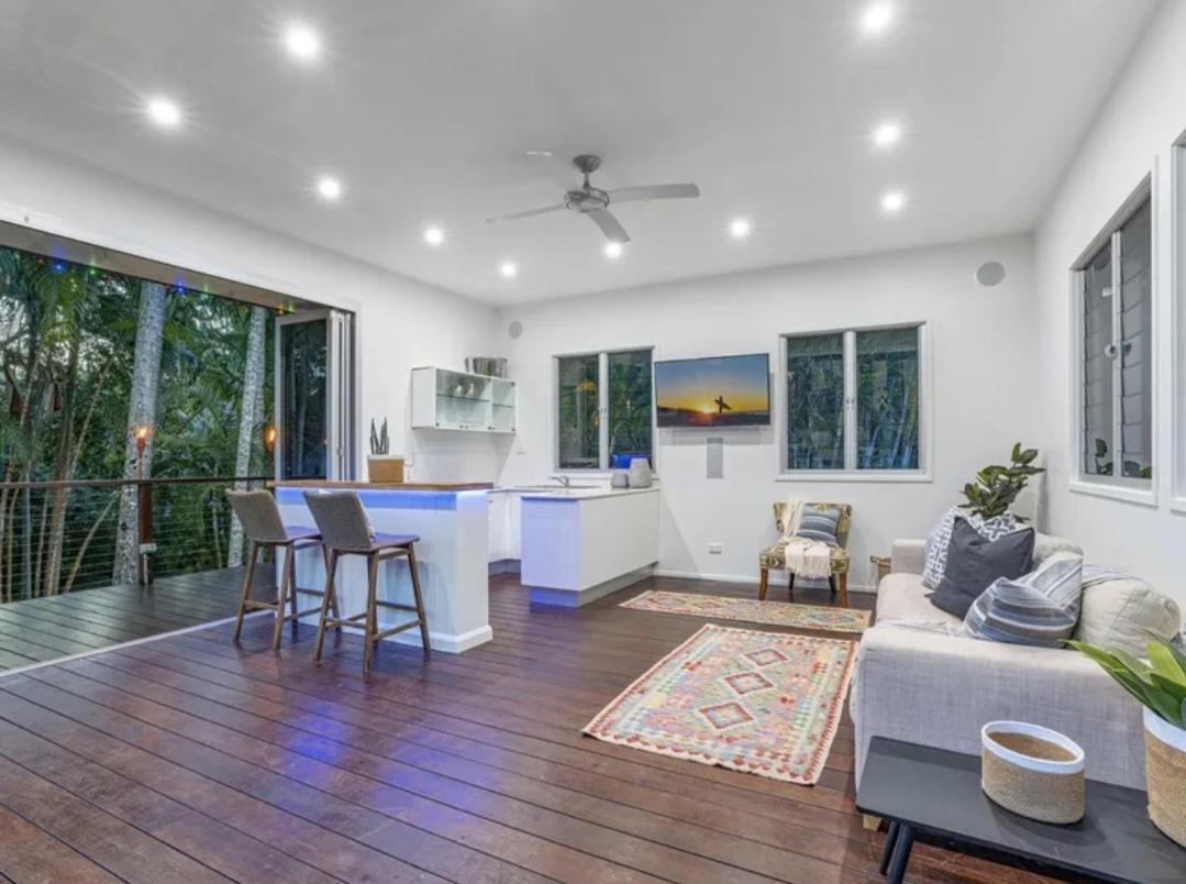 Paradise Retreat With Waterfall & Pool On 2000m2 Gold Coast