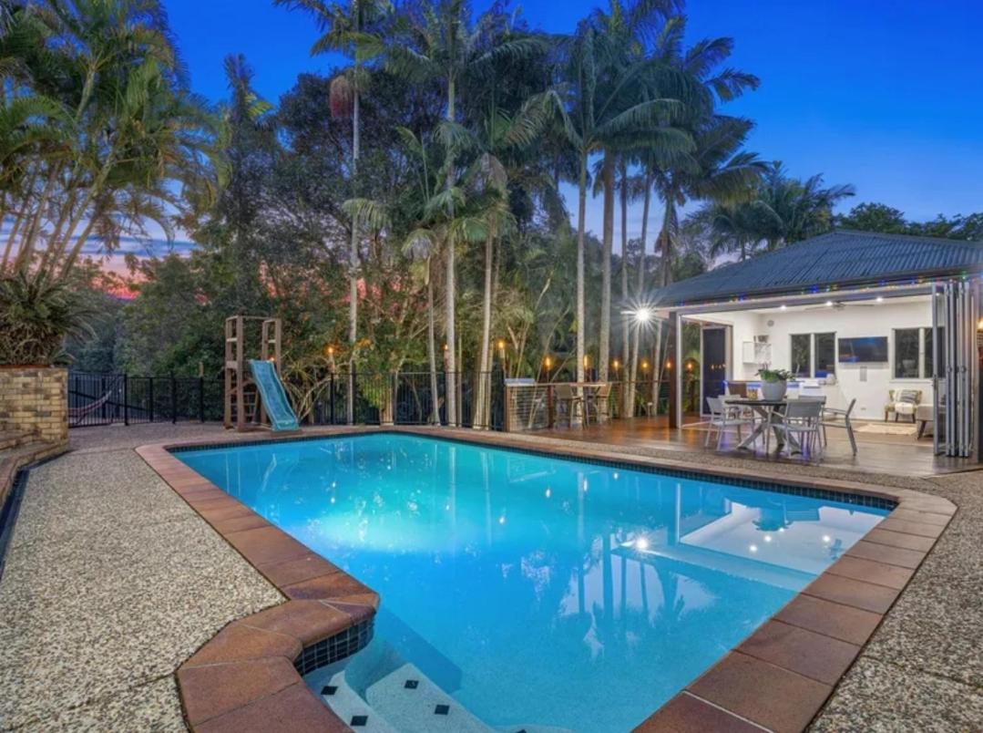 Paradise Retreat With Waterfall & Pool On 2000m2 Holiday home Gold Coast