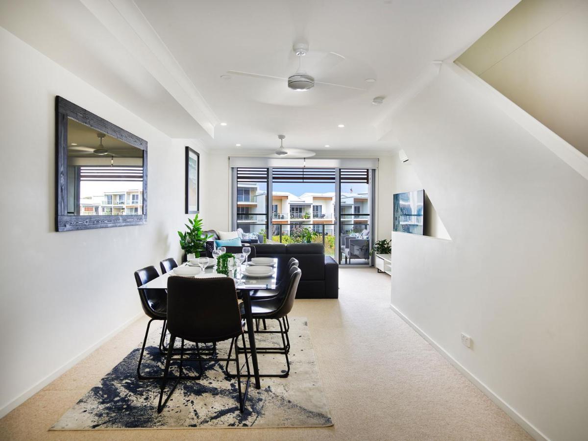Emerald Lakes 3 Level * Gold Coast
