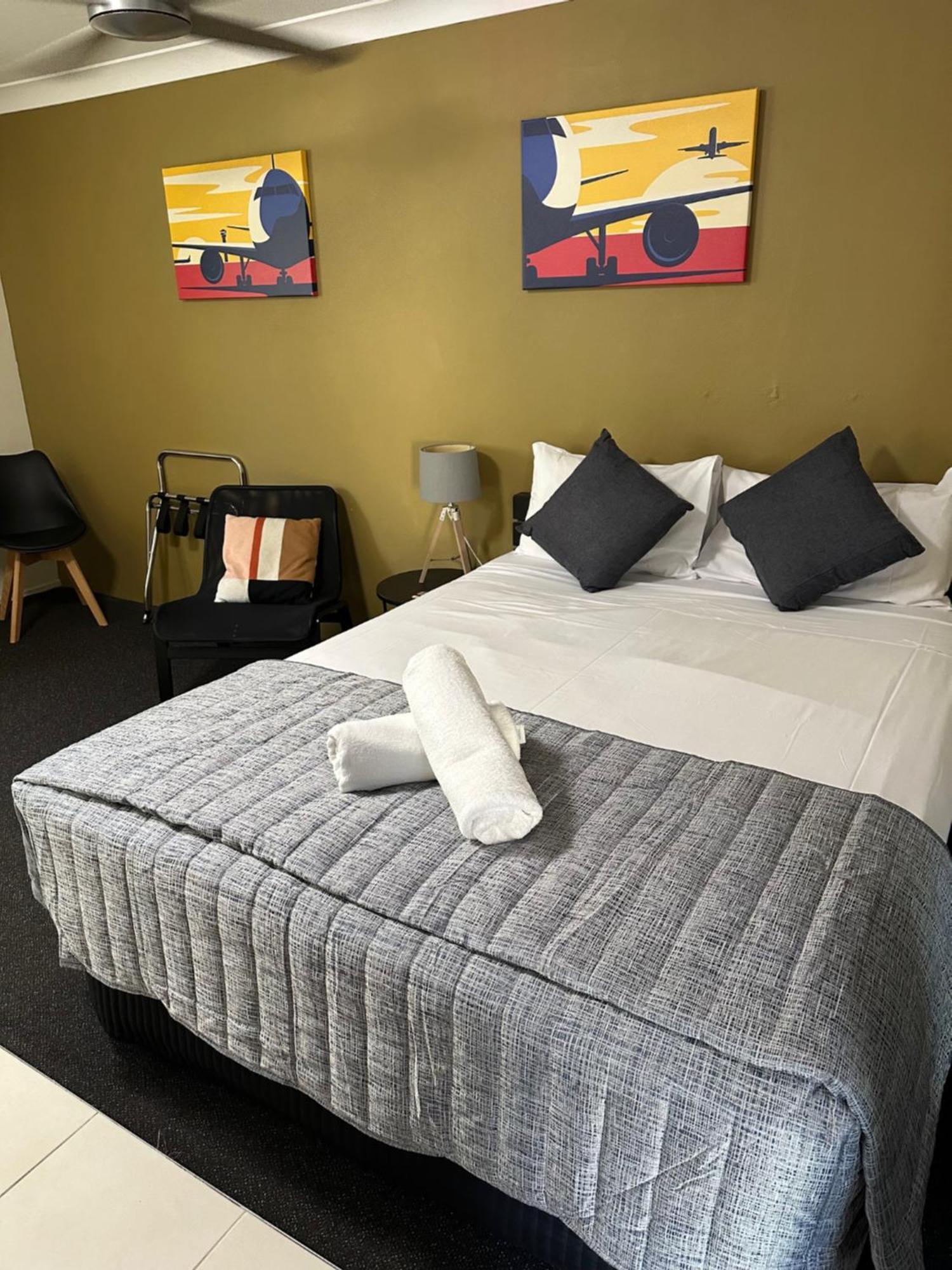 Motel Airport - Only 300 Meters To Airport Terminal 3*