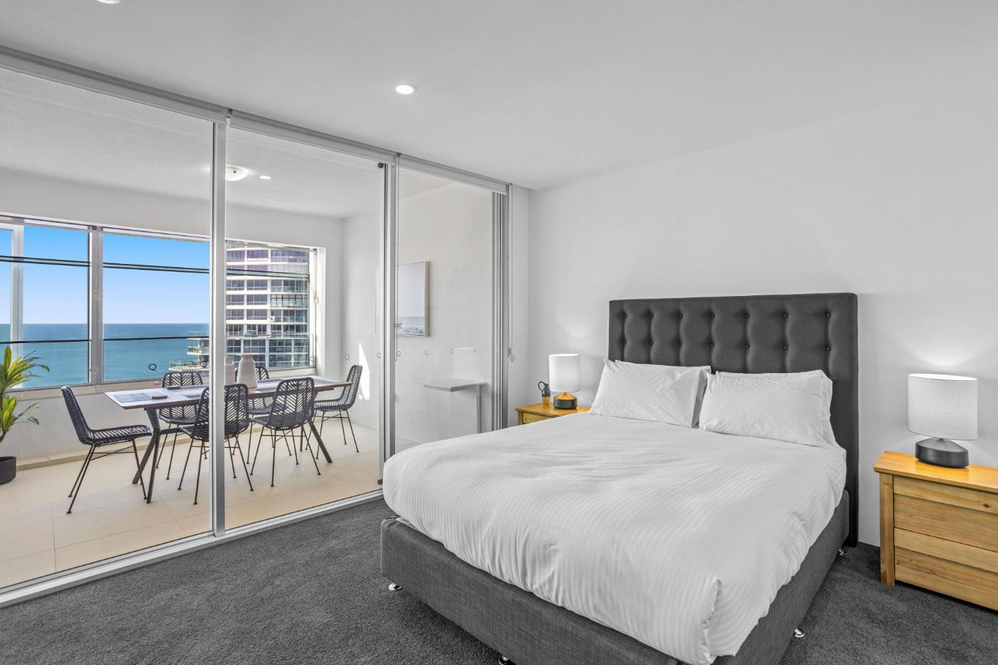 Oceanview 2-bed With Pool, Sauna, Gym & Parking Apartment