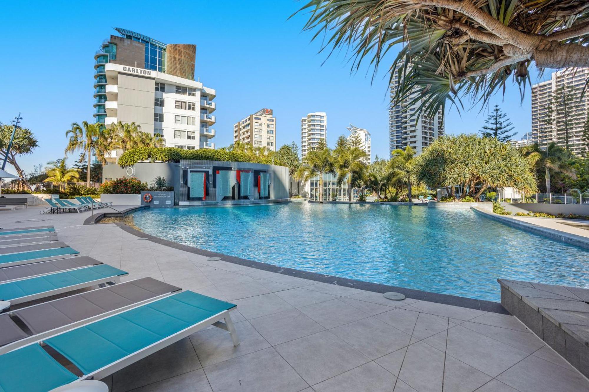 Oceanview 2-bed With Pool, Sauna, Gym & Parking Apartment *