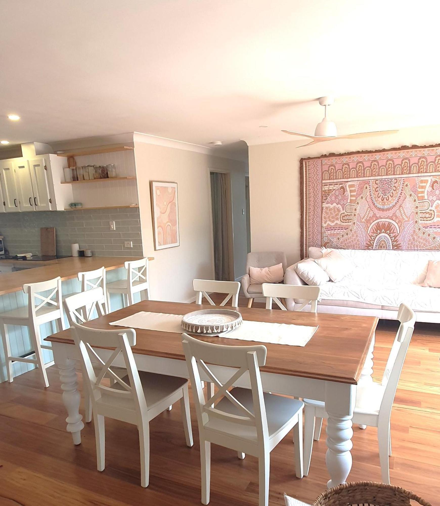 Family Retreat, 1 And Half Kms, Shops, Full *