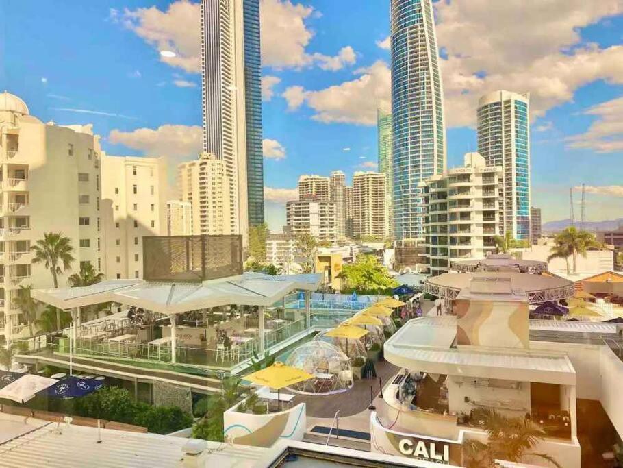 Sea Views, 150 Mtrs To Surfers Beach, Ideal Location For Surfers Paradise