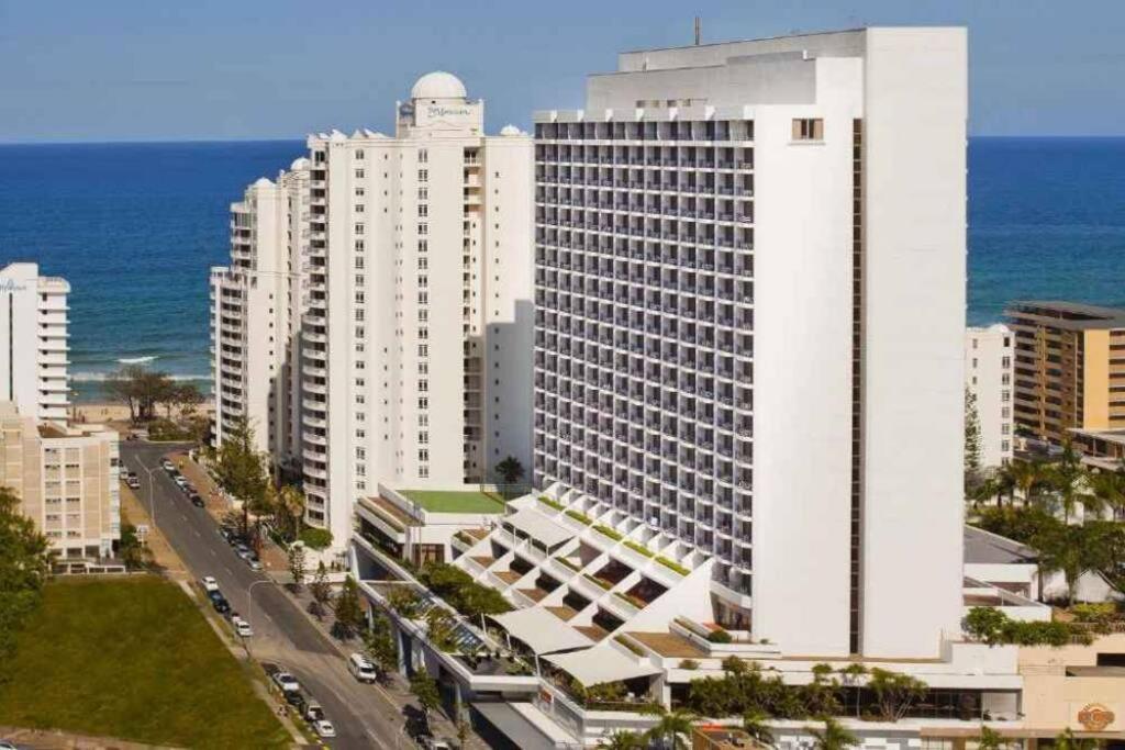 Sea Views, 150 Mtrs To Surfers Beach, Ideal Location For Surfers Paradise *