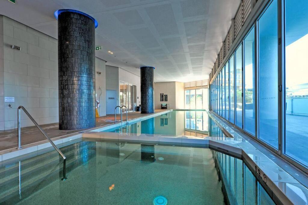 Desirable Level 17 Ocean View 2bed In H-residence Apartment Gold Coast