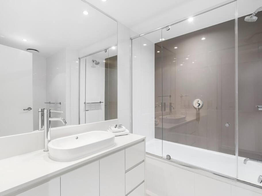 Desirable Level 17 Ocean View 2bed In H-residence Apartment Gold Coast