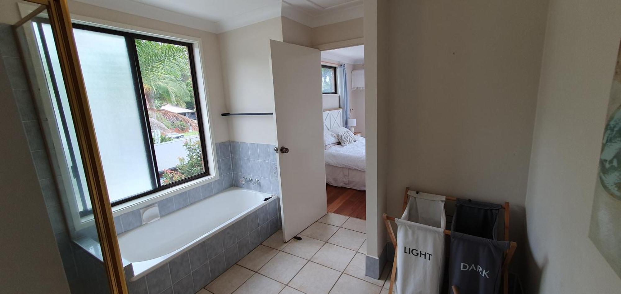 Family Retreat, 1 And Half Kms, Shops, Full Apartment *
