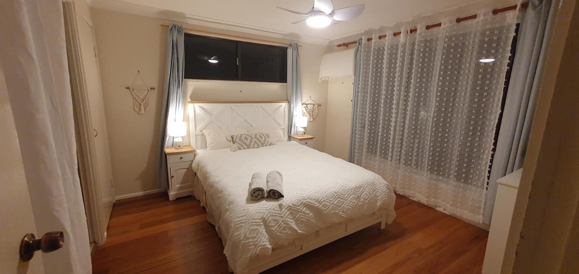 Family Retreat, 1 And Half Kms, Shops, Full Apartment *
