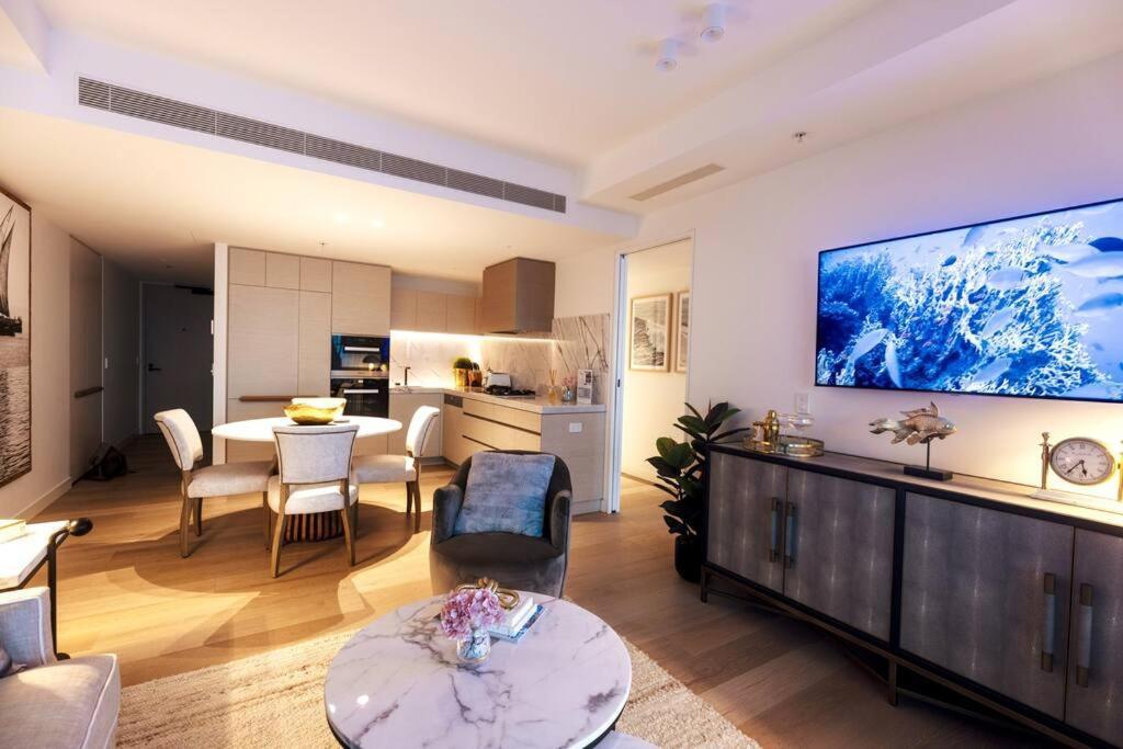 Luxury Jewel Beachfront King Apartment Gold Coast