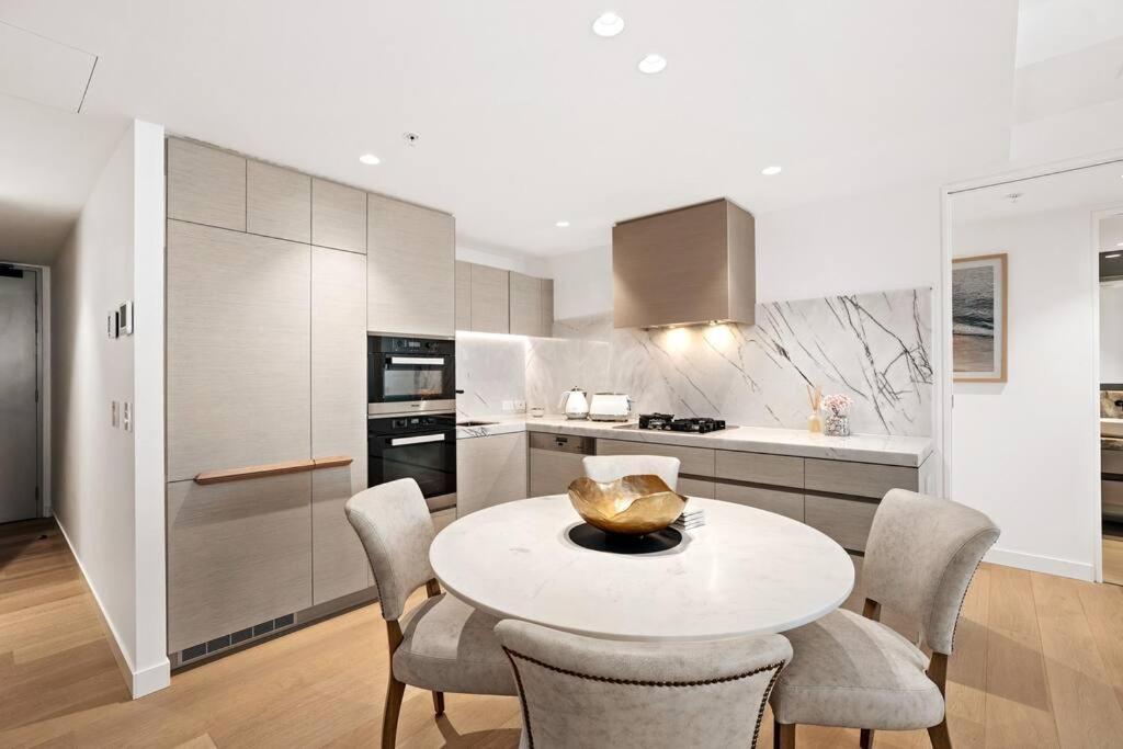 Luxury Jewel Beachfront King Gold Coast