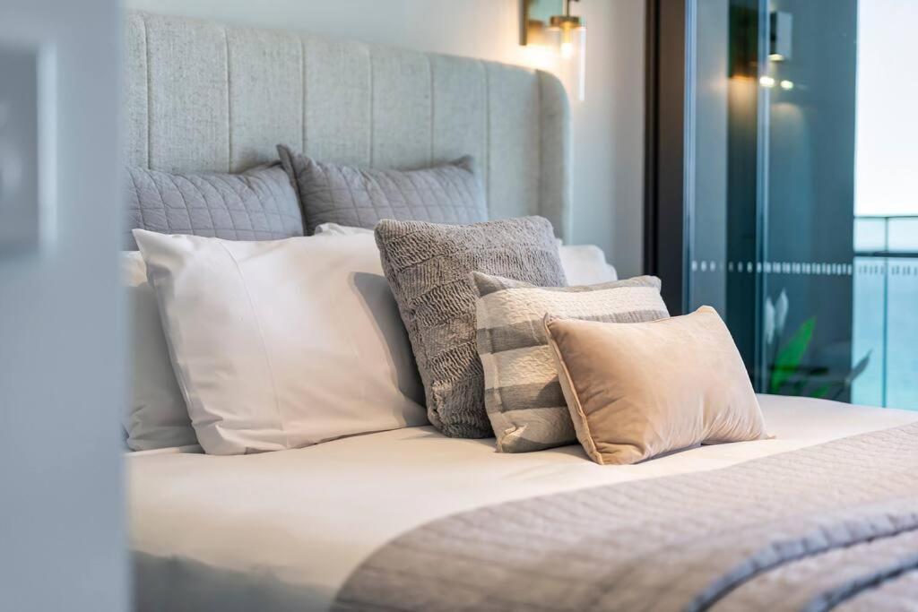 Luxury Jewel Beachfront King Apartment Gold Coast