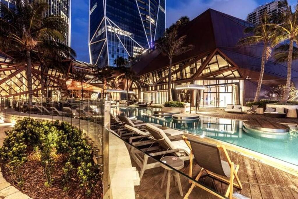 Luxury Jewel Beachfront King * Gold Coast