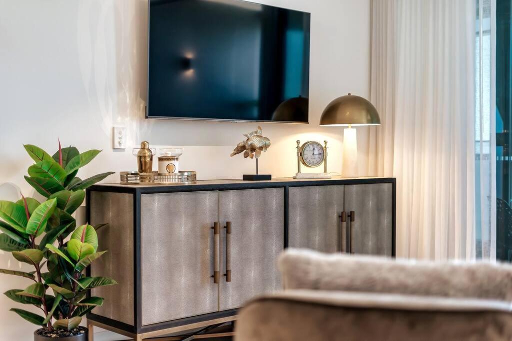 Apartment Luxury Jewel Beachfront King Gold Coast
