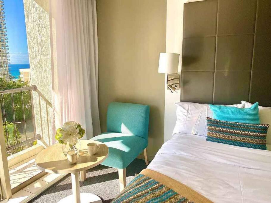 Sea Views, 150 Mtrs To Surfers Beach, Ideal Location For Surfers Paradise Apartment *