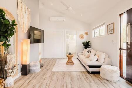 An Idyllic Boho Style Retreat High-end Kitchenware Holiday home