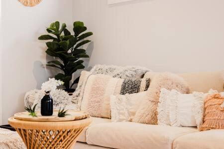 An Idyllic Boho Style Retreat High-end Kitchenware