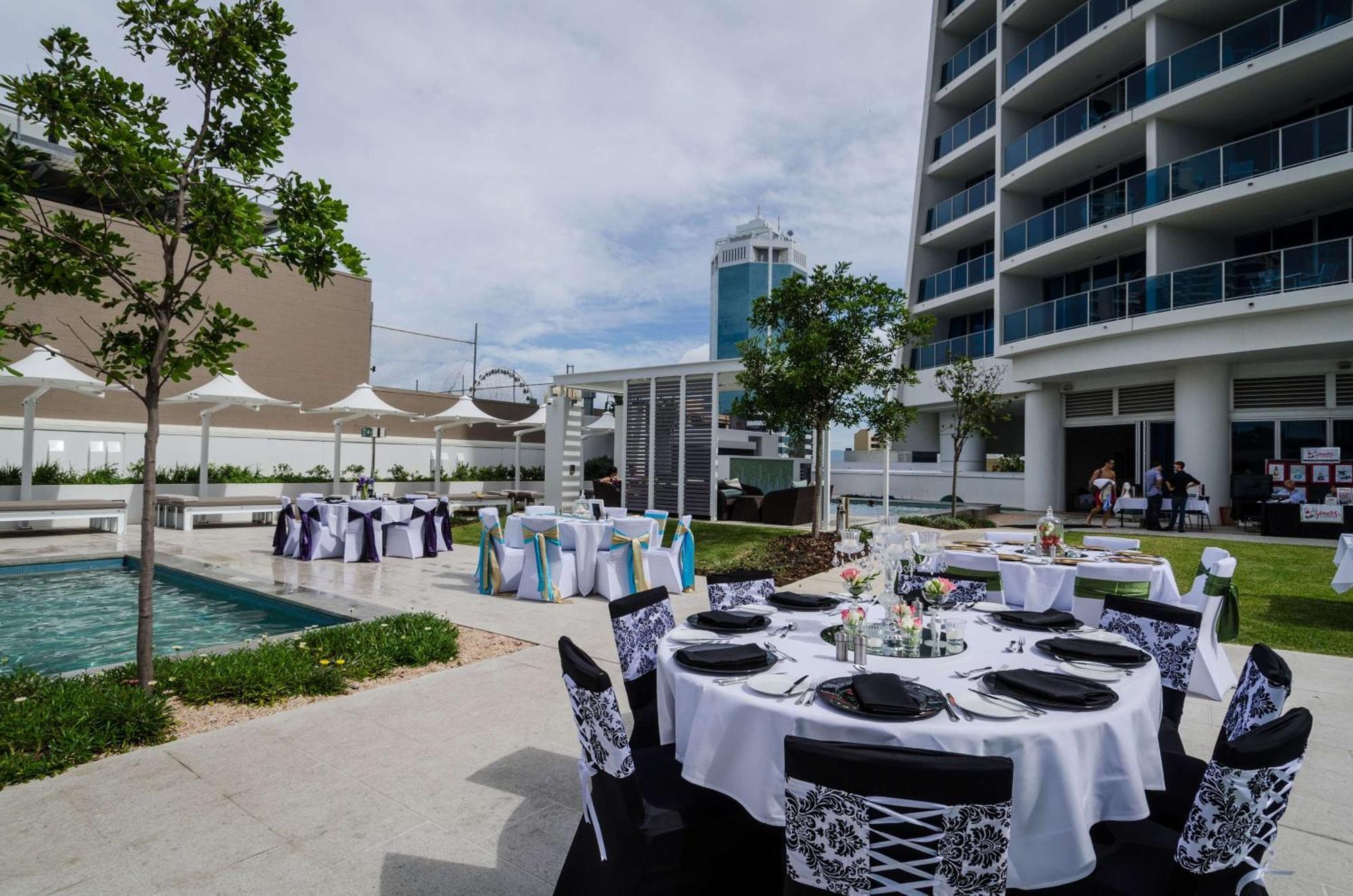 Hilton Surfers Paradise & Residences 5*