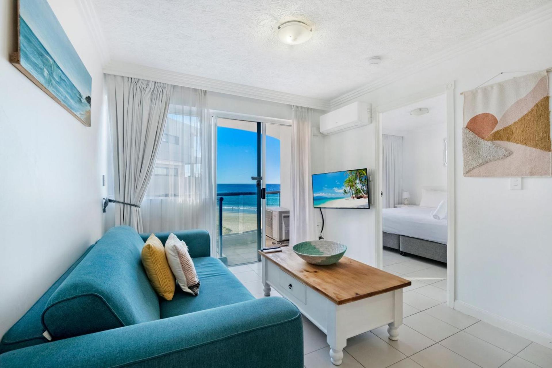 Apartment Beachfront In Palm Beach - Coasthm Gold Coast