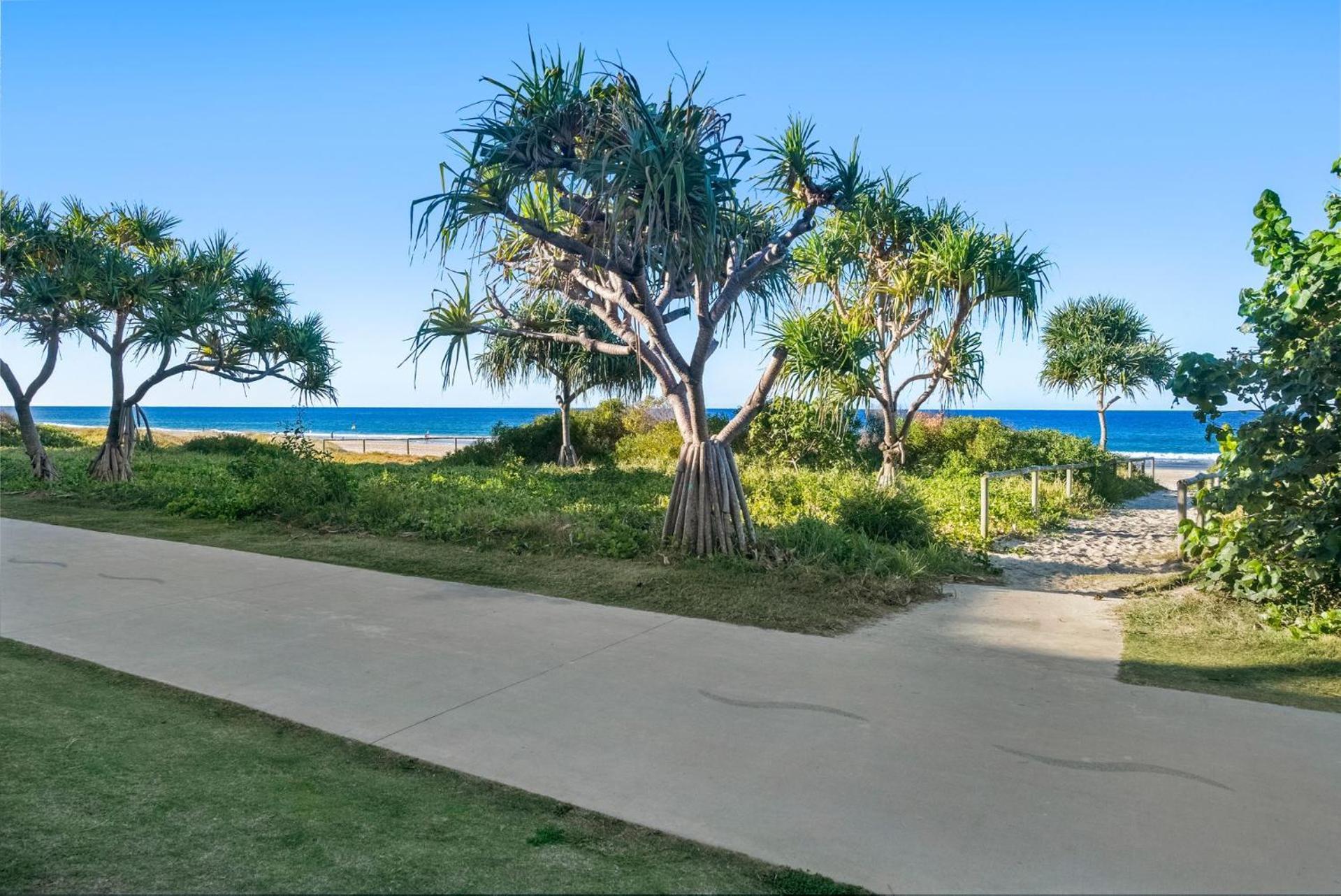 Beachfront In Palm Beach - Coasthm * Gold Coast
